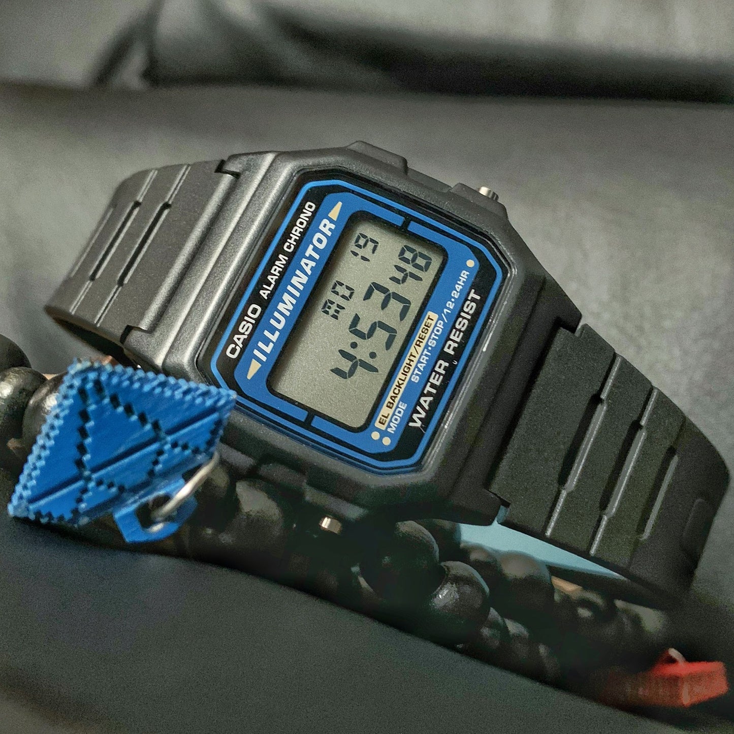 Reloj Casio F-105W-1ADF illuminator