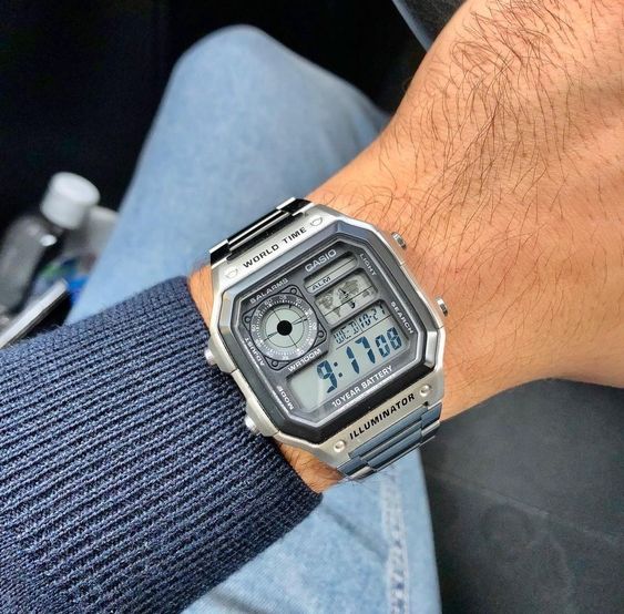 Reloj Casio Hombre AE-1200WHD Hora Mundial Acero Royale