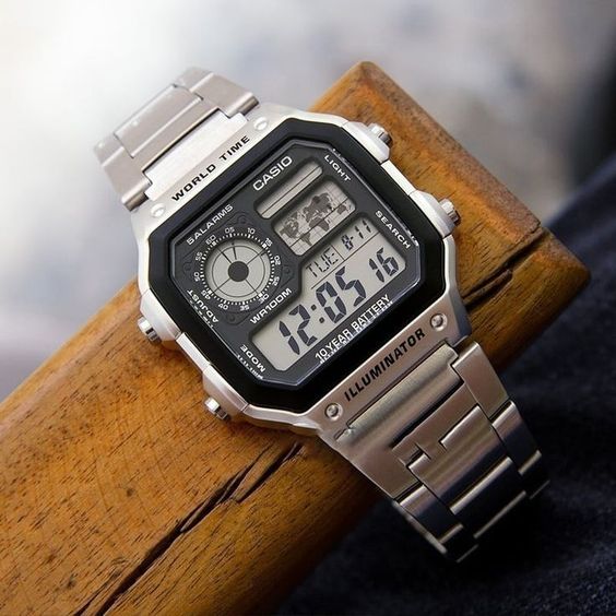 Reloj Casio Hombre AE-1200WHD Hora Mundial Acero Royale