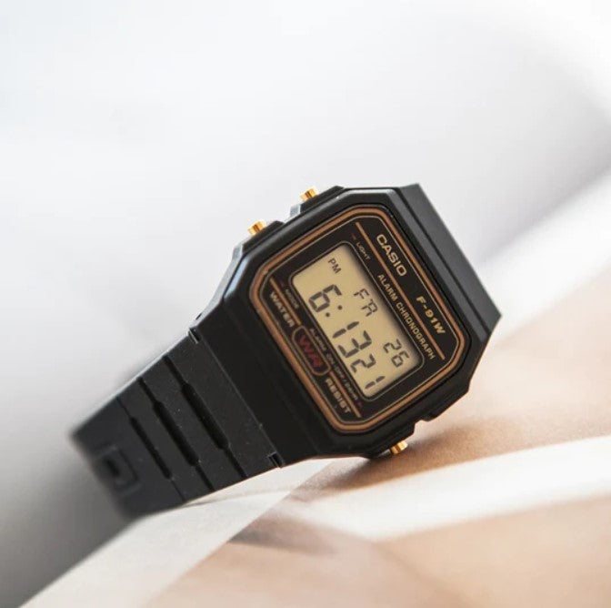 Reloj Casio Vintage F-91WG-9 Línea dorada/negro