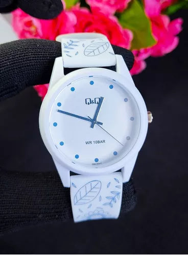 Reloj Q&Q Mujer V08A-001VY Diseño Floral Blanco