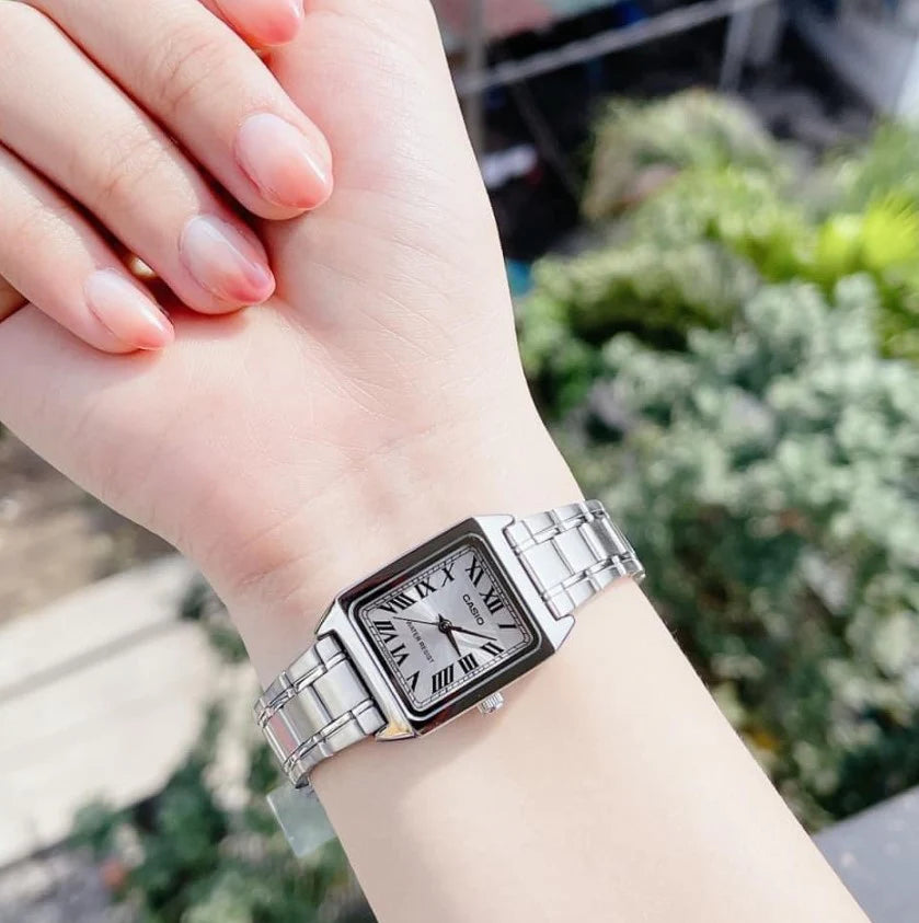 Reloj Casio Mujer LTP-V007D-7BUDF Plateado Números Romanos
