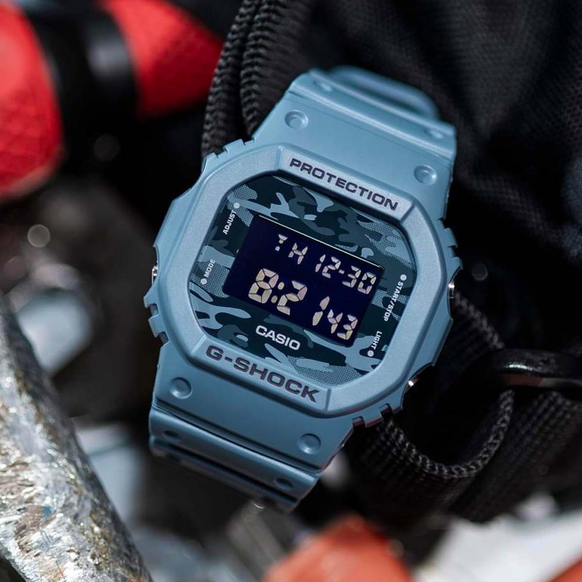 Reloj digital hombre Casio G-Shock DW-5600CA-2D