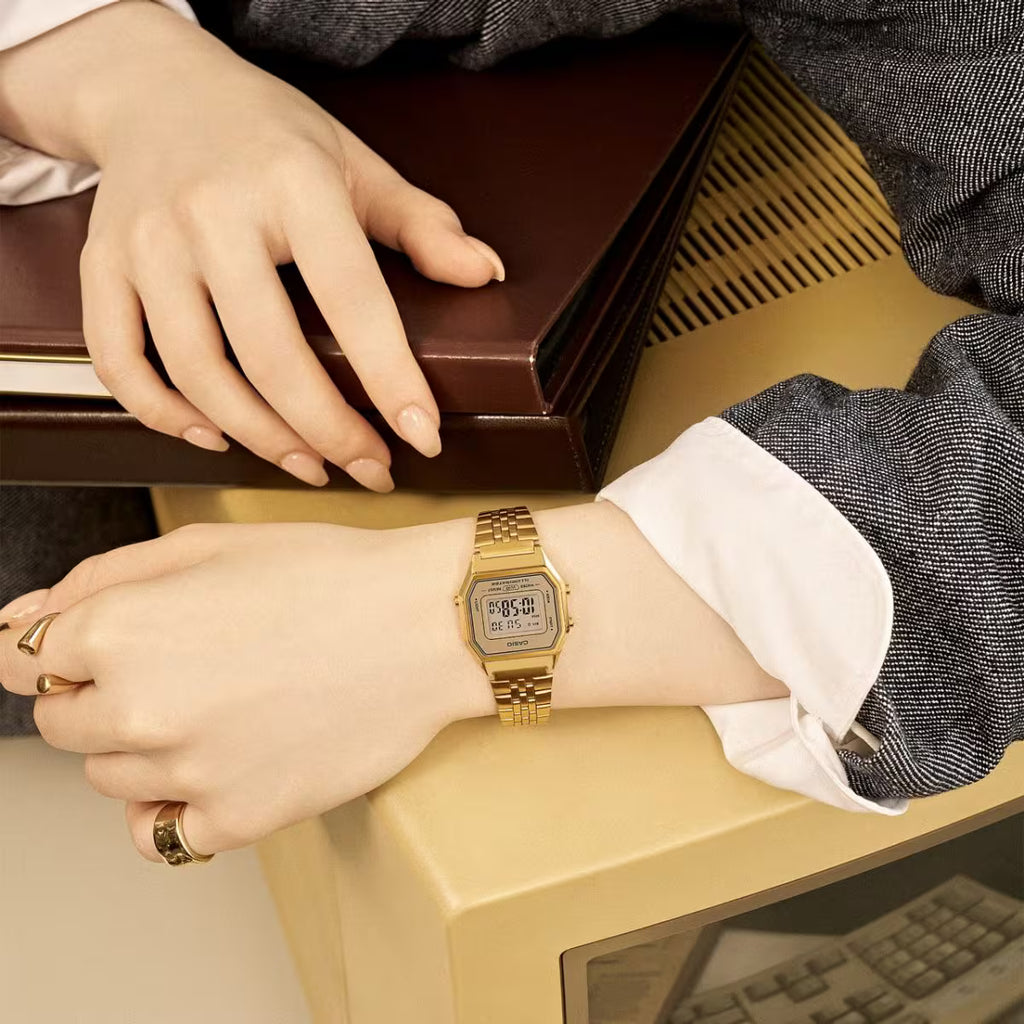Reloj Casio Mujer LA680WGA-9 Dorado Acero Illuminator