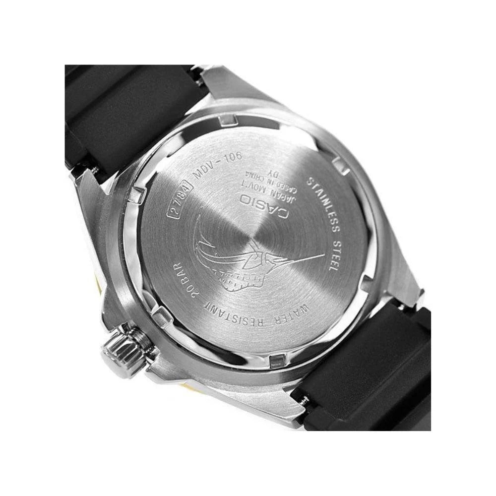 Reloj Casio Hombre Duro Marlin Batman MDV-106B-1A1VCF Bisel Azul y Negro Correa de Resina