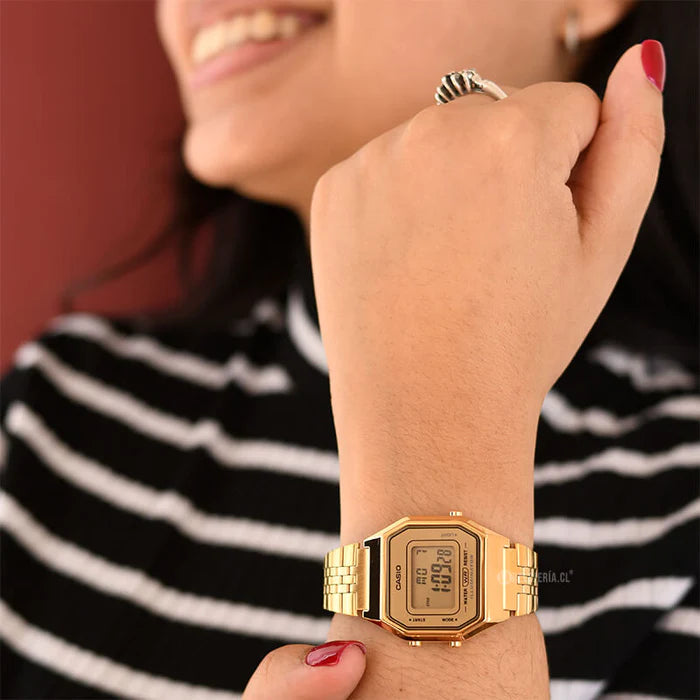 Reloj Casio Mujer LA680WGA-9 Dorado Acero Illuminator