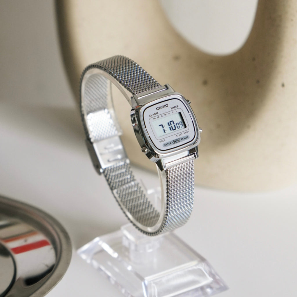 Reloj Casio Mujer LA670WEM-7DF Plateado Malla Retro